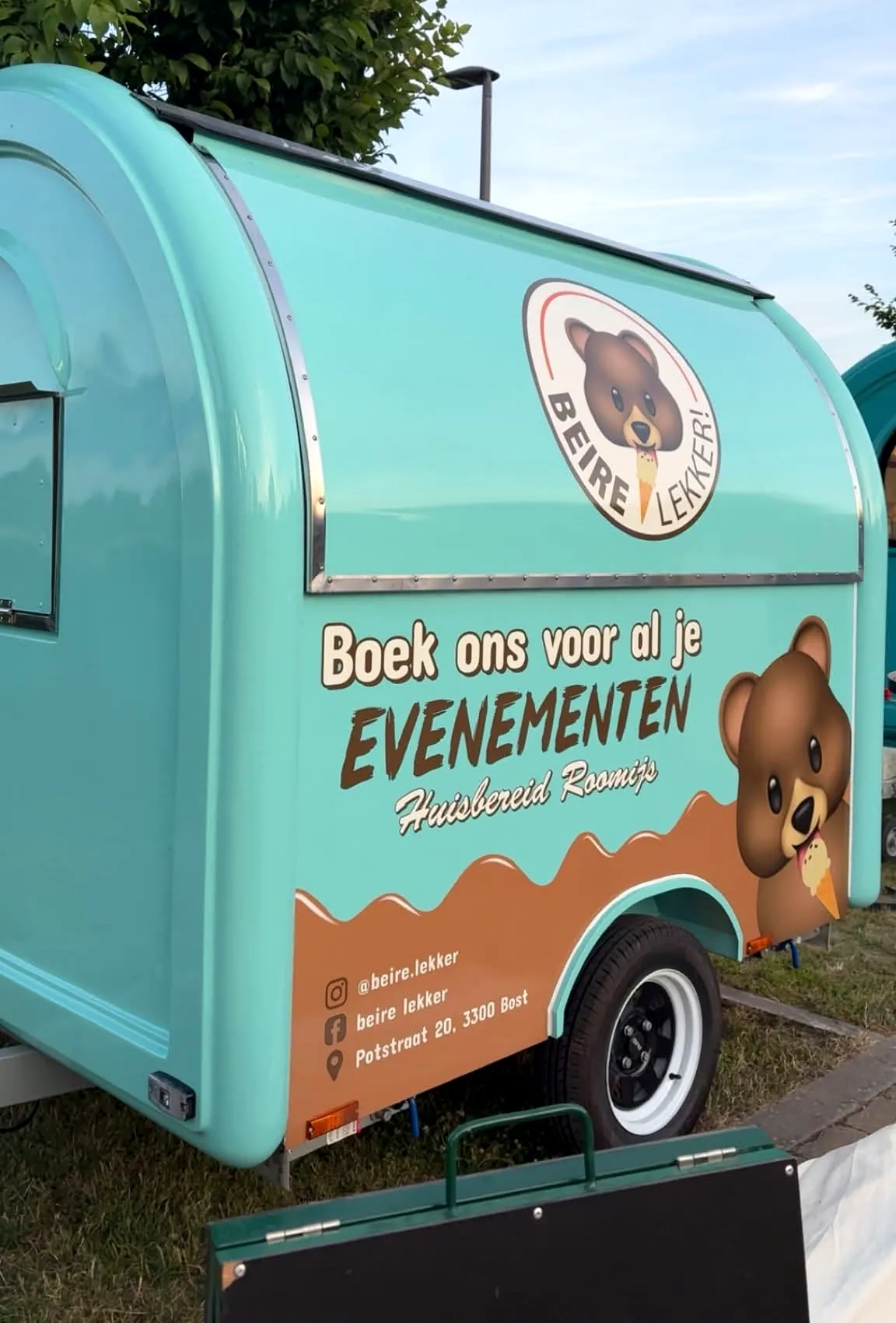 De muntgroene ijskar van Beire Lekker met de beer en de chocoladegolf