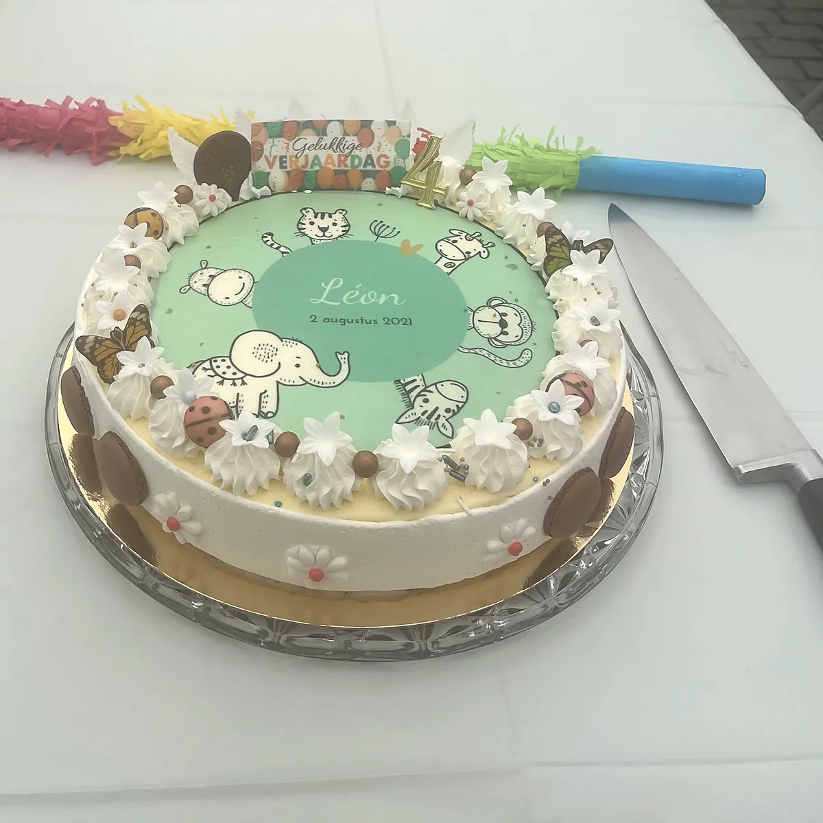 Een ijstaart met dieren voor een kinderverjaardag